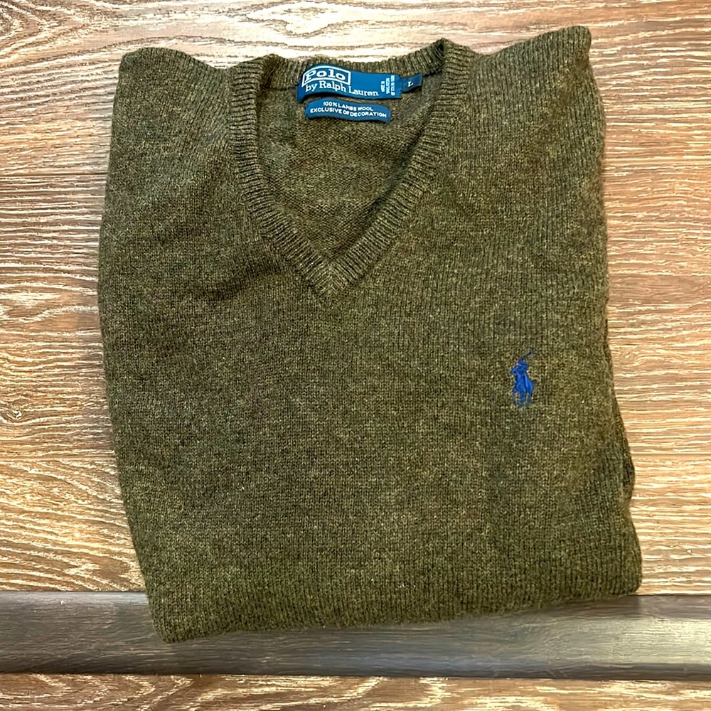 Large polo lambs wool sweater